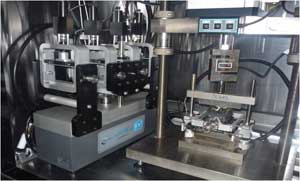 वायुचालित नियंत्रण वाल्वों और अंकीय नियंत्रण तकनीक सहित 14 KN वायुचालित-सार्वत्रिक परीक्षण मशीन वायुचालित नियंत्रण वाल्वों और अंकीय नियंत्रण तकनीक सहित 14 KN वायुचालित-सार्वत्रिक परीक्षण मशीन